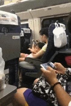 最新地鐵男必備神器，高科技伴侶引領(lǐng)未來出行風(fēng)潮