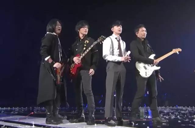林俊杰最新翻唱歌曲，小巷深處的音樂與美食之旅
