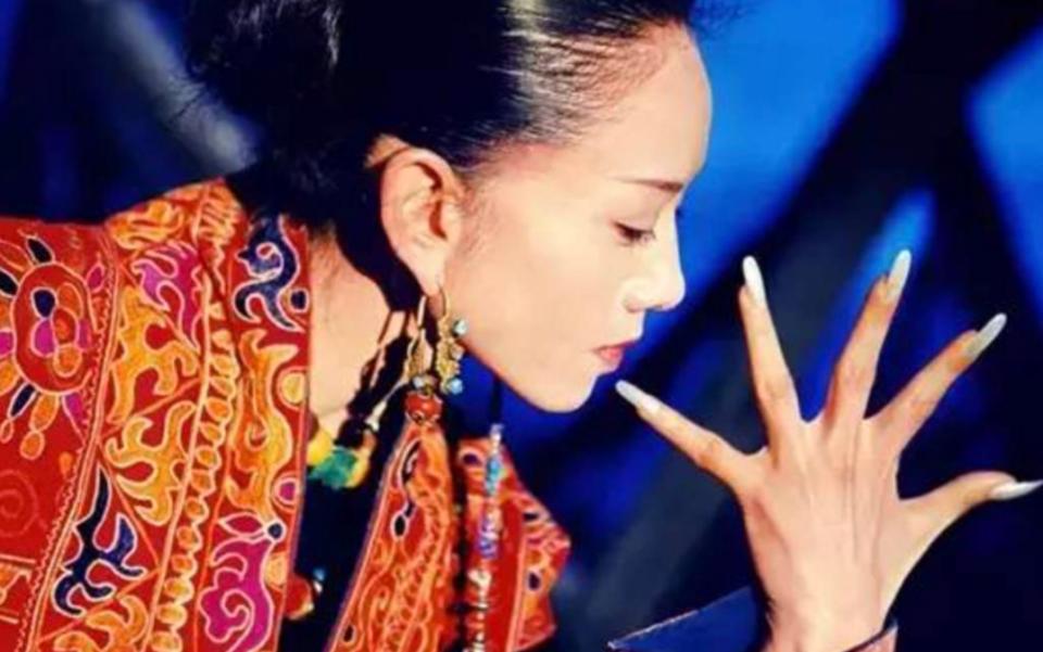 楊麗萍最新近照曝光，如何獲取并評(píng)價(jià)舞蹈巨星的最新照片？