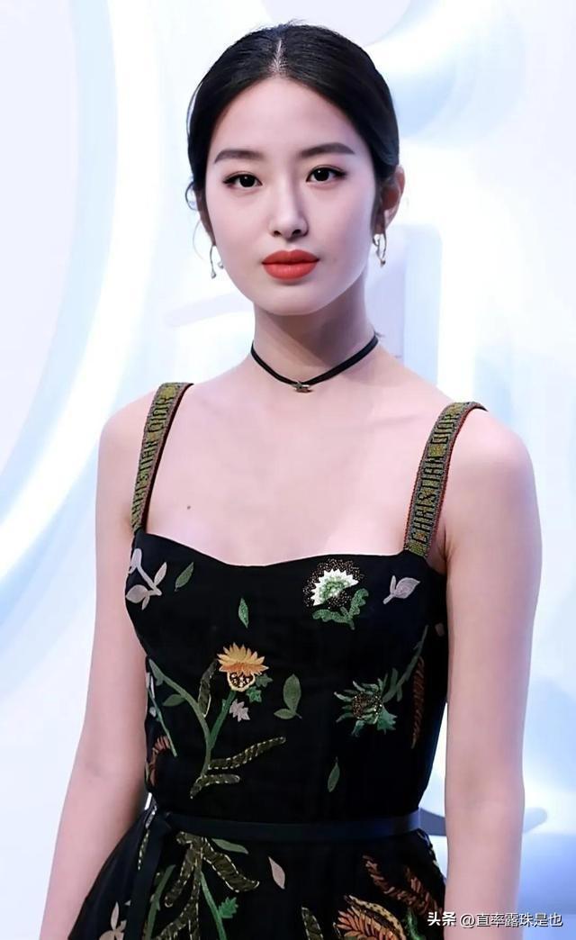 演員鈺探尋隱秘寶藏，小巷特色小店的奇妙之旅