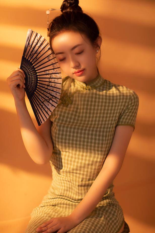 女演員古箏，與自然美景的邂逅，探尋內(nèi)心平和之聲