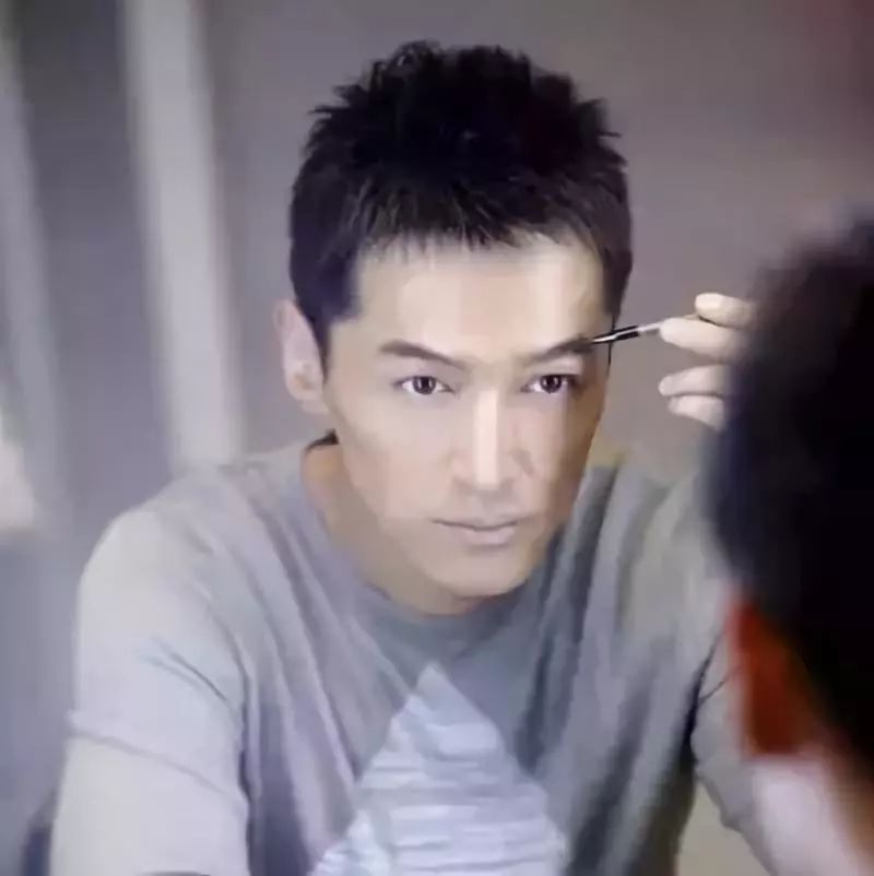 男明星與同性戀話題，理解與尊重的步驟指南