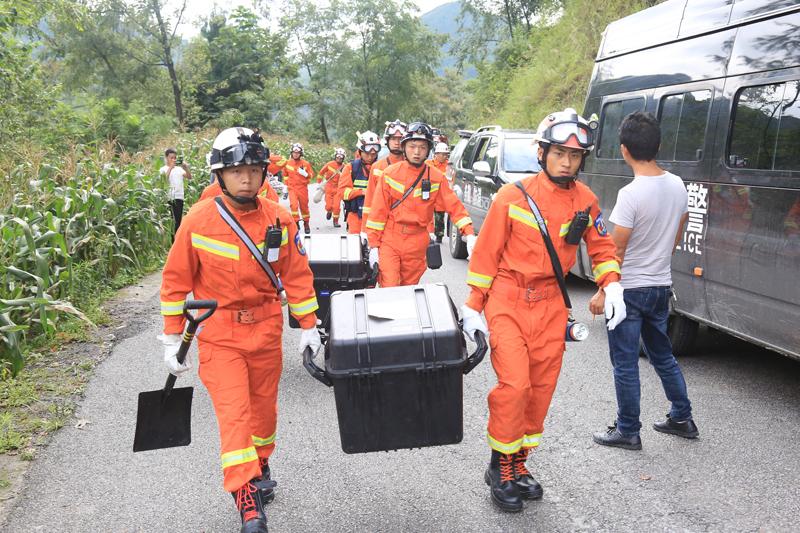 納雍山體滑坡最新消息，探秘滑坡背后神秘角落的小巷特色小店