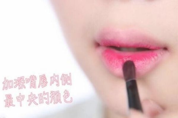 最新口紅涂法教程，輕松打造完美唇妝技巧